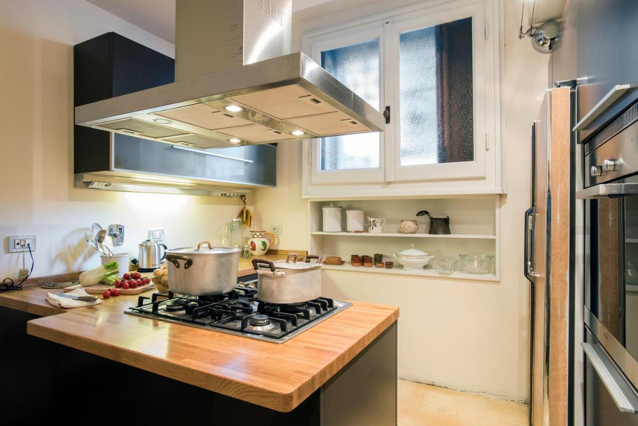 Flat Two Apartment Rom